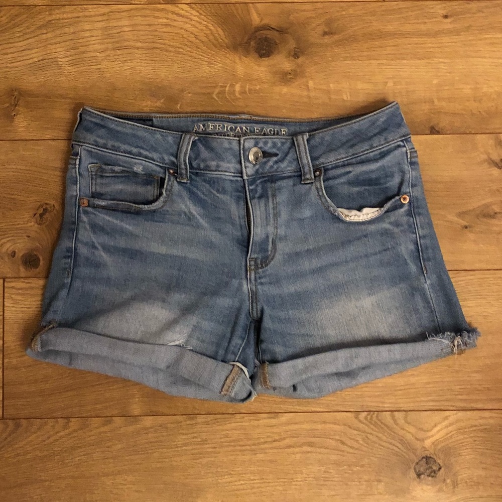 Light wash American Eagle midi jean shorts